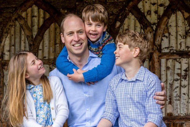 Prince William Poses With George, Charlotte, Louis for Father's Day Photo