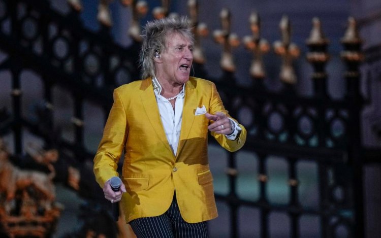Sir Rod Stewart abandons talks to cash in on classic songs with public attack on bidder
