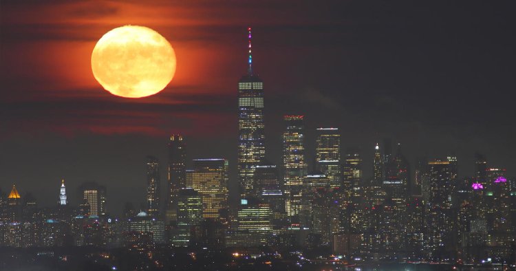 A strawberry moon will take the night sky this weekend. Here's how to see it.