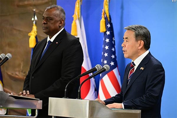 Defense Chiefs of S. Korea, US, Japan Meet on Sidelines of Shangri-La Dialogue