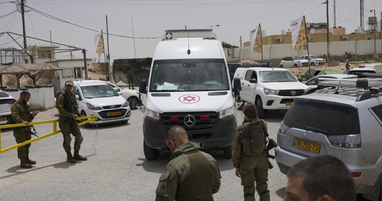3 Israeli soldiers killed in gun battle at Egyptian border