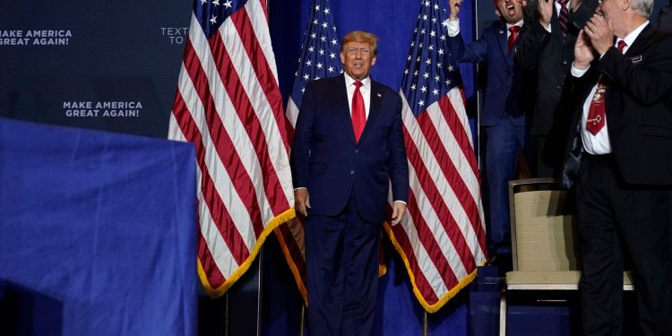 Trump Faces 2024 Split Screen of Campaign and Criminal Trials