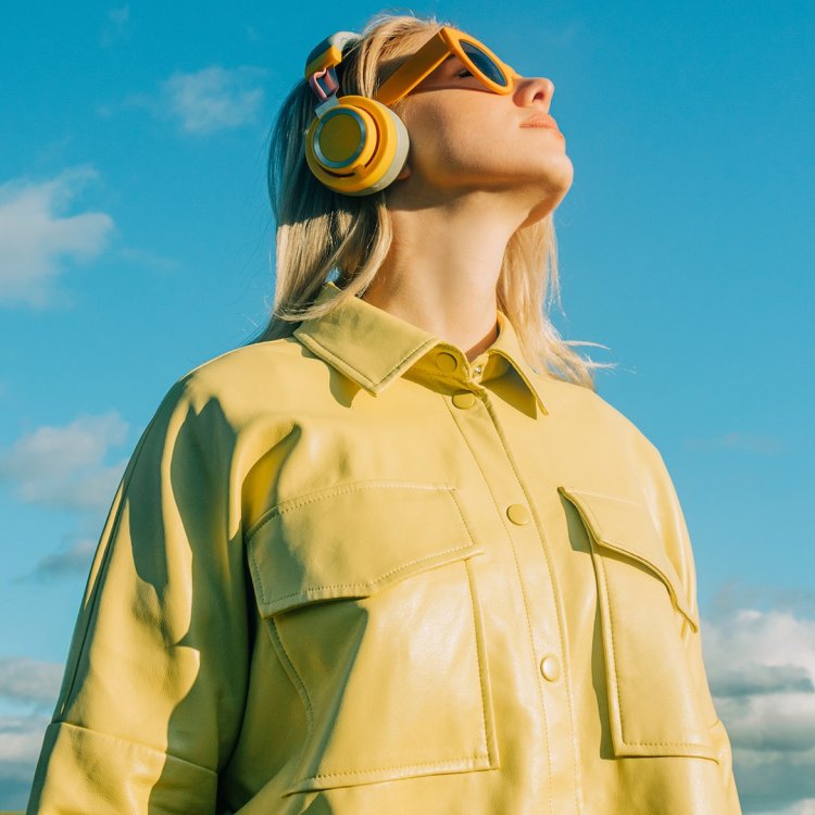 "Headphone Flair" Is the Fashion Tech Trend That Will Make Your Outfit