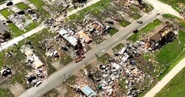 Tornado levels nearly 200 homes in Texas town, leaves 3 dead