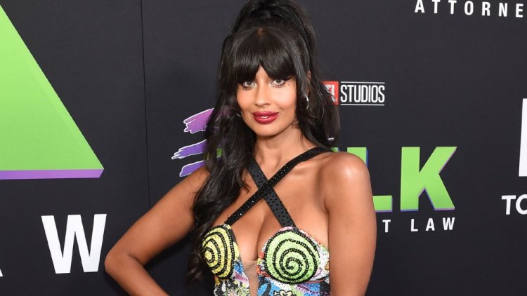 Jameela Jamil Proposes Non-Binary People Get Own Category At Award Shows So Hollywood Doesn’t “Completely Shut Out Women”