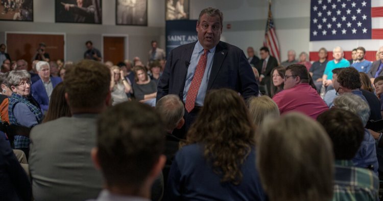 Christie Lashes Trump in New Hampshire, to Republicans Open to It
