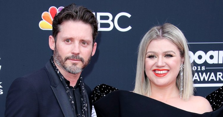 Kelly Clarkson Reveals What She Texted Ex-Husband Brandon About Her Album