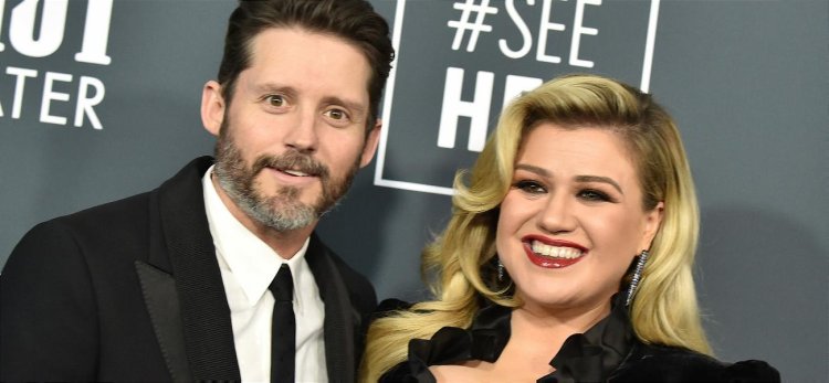 Kelly Clarkson Texted Ex Brandon Blackstock About Divorce Album: ‘It’s All In There’