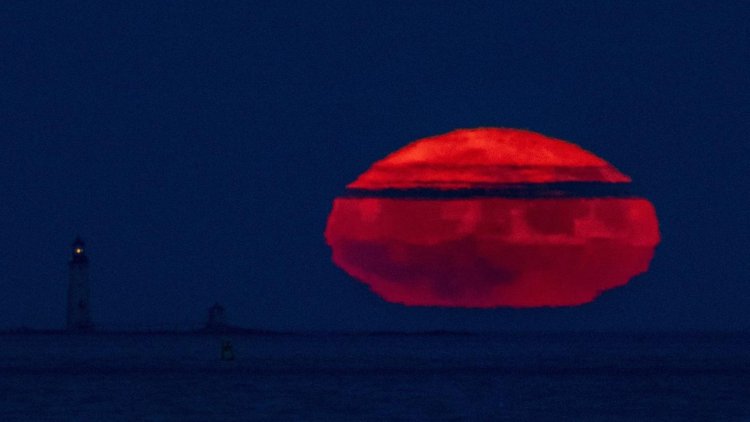 ‘Super Buck Moon’ Rises As Venus Meets Mars: The Night Sky This Week