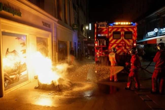 1 dead, 45,000 troops deployed as France unrest enters fourth day | Top points