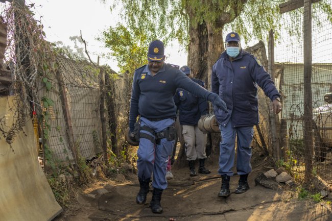 The death toll from a South Africa gas leak blamed on illegal gold processing has risen to 17