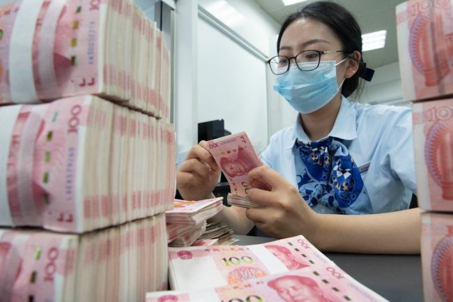 China’s Weakening Currency Becoming a Headache for Central Bank