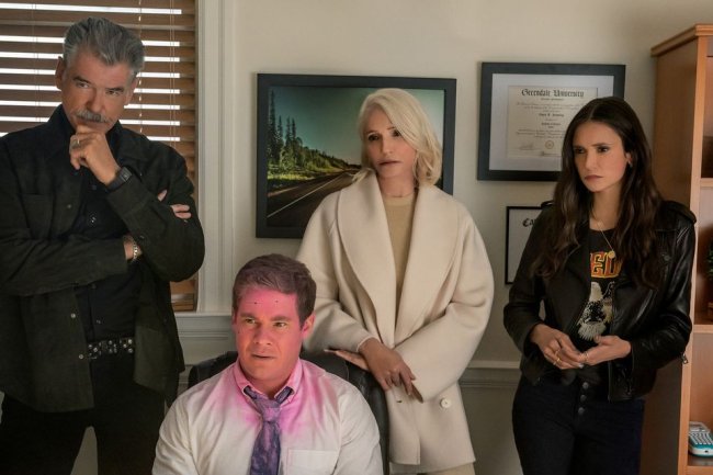 ‘The Out-Laws’ Review: Brosnan, Barkin, Bandits and Banks