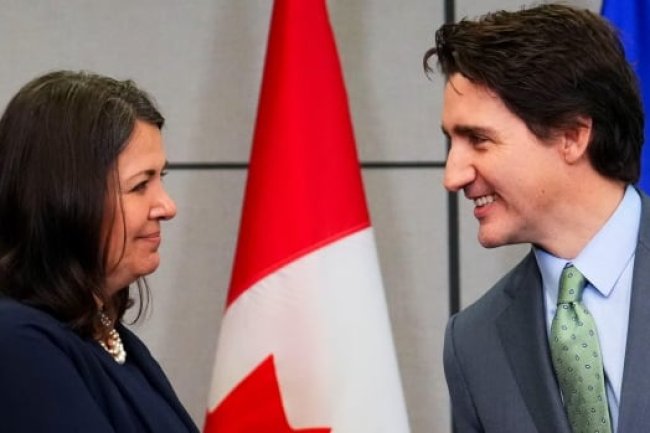 Justin Trudeau, Danielle Smith call for B.C. port strike resolution