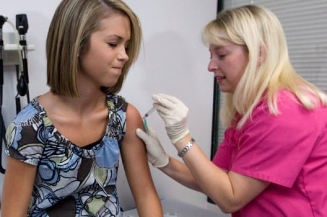 More countries are dropping the number of doses needed for HPV vaccines. Should Canada?