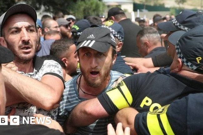 [World] Georgia Pride festival in Tbilisi stormed by right-wing protesters