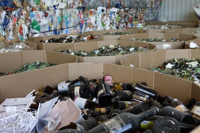 Glass recycled in 8 Montreal boroughs going to landfill