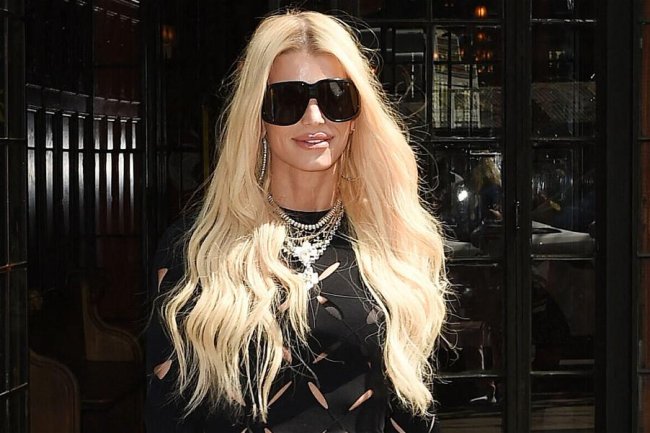 Jessica Simpson Mercilessly Ridiculed For New Photos: ‘Conjuring Movie Vibes’