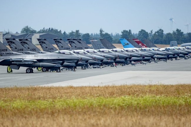 NATO countries pledge F-16 training for Ukraine