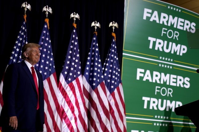 ‘5 laps ahead': Trump thumbs his nose at Iowa traditions