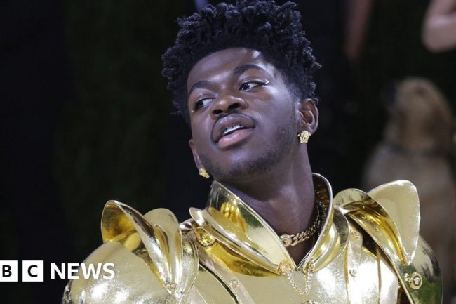 [Entertainment] Lil Nas X reportedly stopped by Norwegian police after e-scooter error