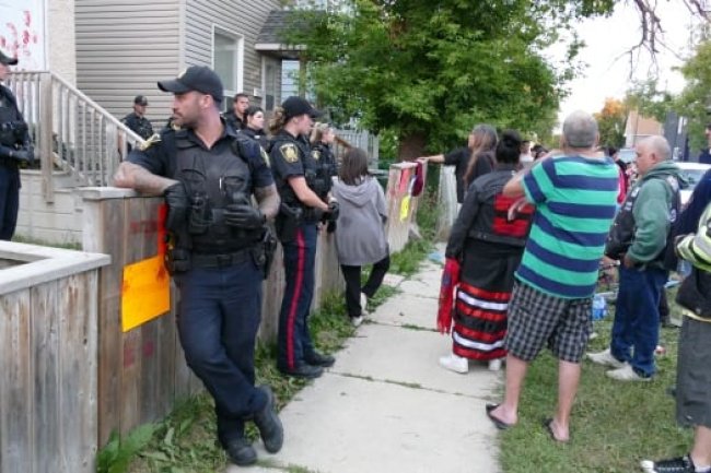 Protesters target home of man who dumped mulch on MMIWG mural at Winnipeg landfill blockade