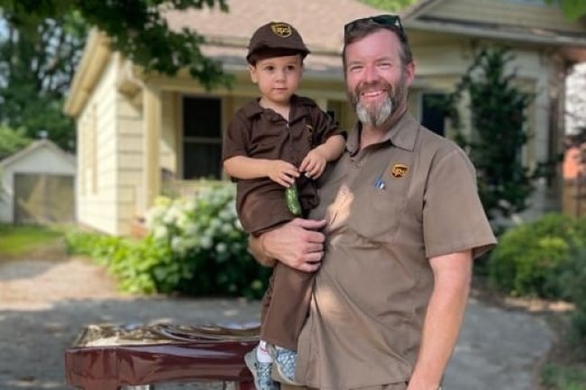 UPS driver celebrates pint-sized delivery truck enthusiast in St. Thomas, Ont.