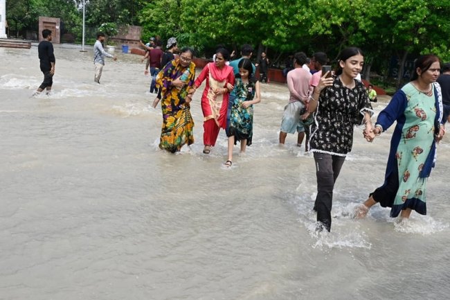 Delhi Floods Update: National Capital Continues To Witness Flood-Like Situation; Light Rain On Cards