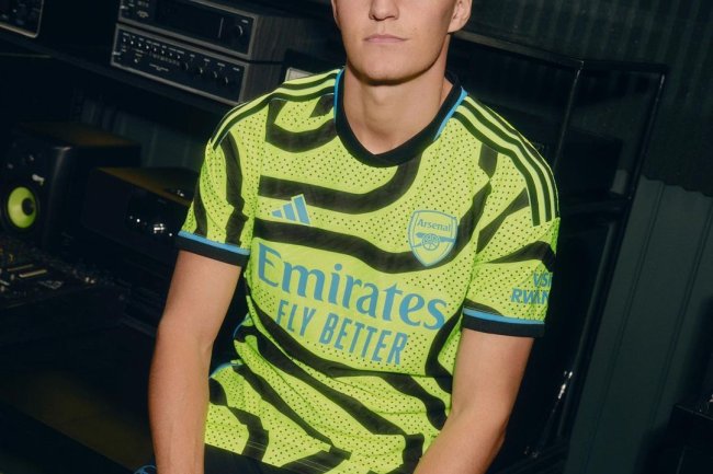 Arsenal's new away kit divides opinion