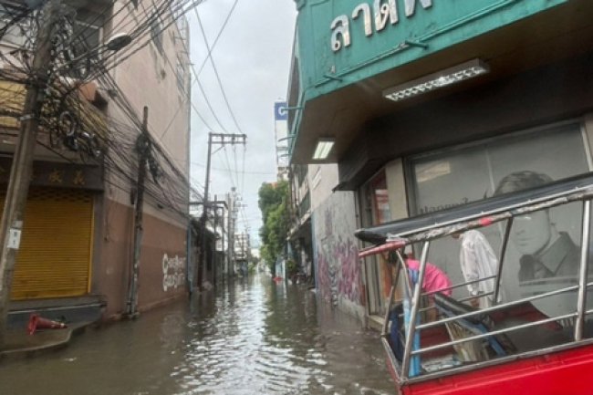 Thái Lan hứng chịu đợt mưa lớn, gây ngập lụt Thủ đô Bangkok