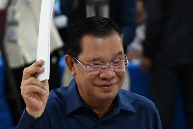 Gia đình Thủ tướng Hun Sen và người dân Campuchia đi bầu cử