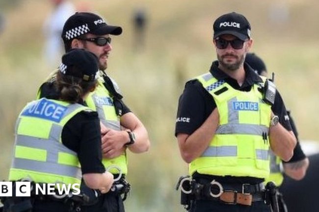 [Uk] Police Scotland postpones clean-shaven policy for officers