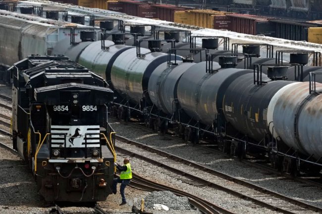 Norfolk Southern Lifts Ohio Derailment Cost to Over $800 Million