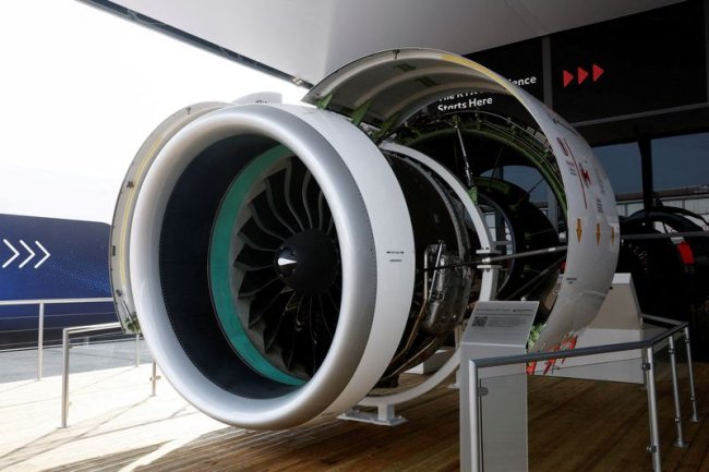 Airlines brace for hit from Pratt & Whitney's new engine problem