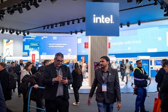 Intel Returns to Profit as PC Rebound Lifts Chip Demand
