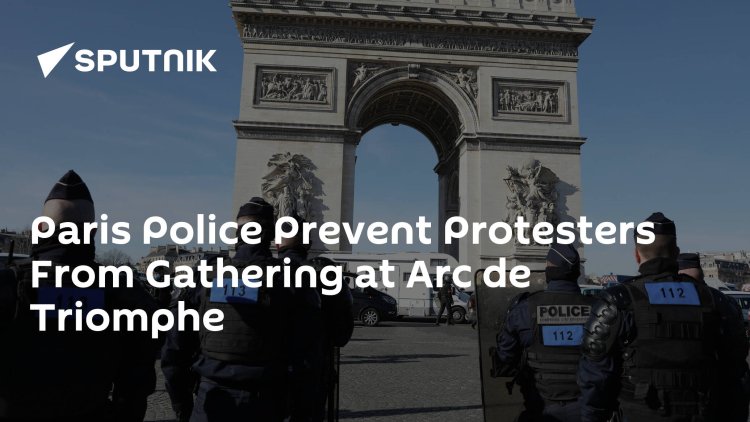 Paris Police Prevent Protesters From Gathering at Arc de Triomphe