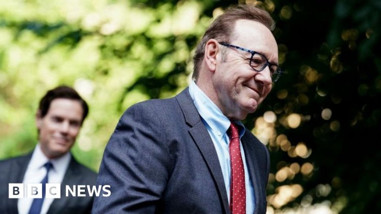 [Uk] Kevin Spacey trial: Actor behaved like a 'predator', accuser says