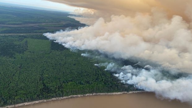 Alberta municipalities affected by wildfires to have most costs reimbursed by province