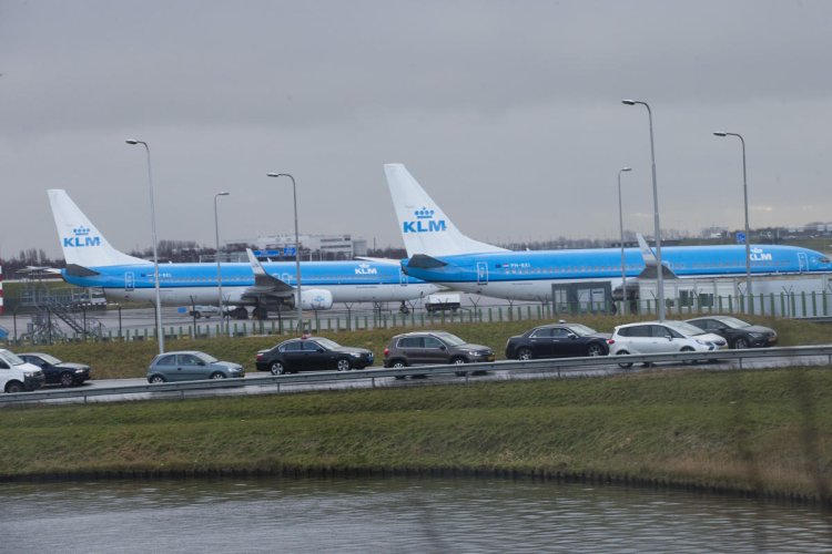 Amsterdam court gives green light to plan to reduce flights at busy Schiphol Airport