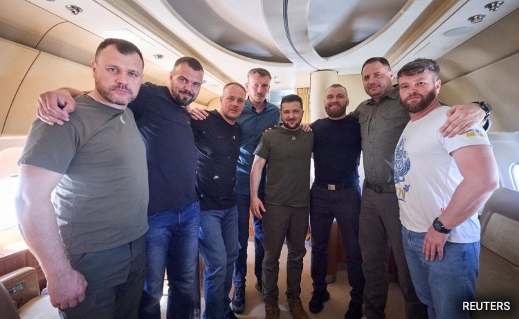 Zelensky Brings Home Former Commanders From Turkey On 500th Day Of War