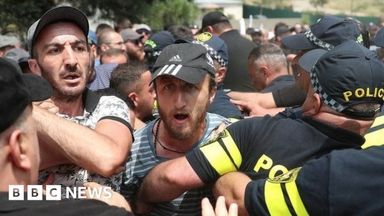 [World] Georgia Pride festival in Tbilisi stormed by right-wing protesters