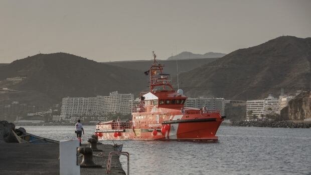 Search for 300 migrants reported missing in Atlantic shows difficulty of locating lost ships