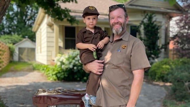 UPS driver celebrates pint-sized delivery truck enthusiast in St. Thomas, Ont.