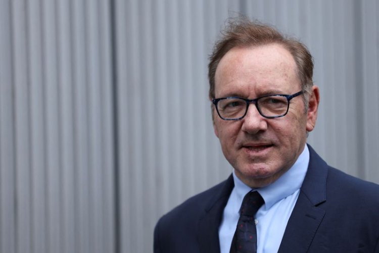 Elton John gives evidence by videolink at Kevin Spacey's London trial