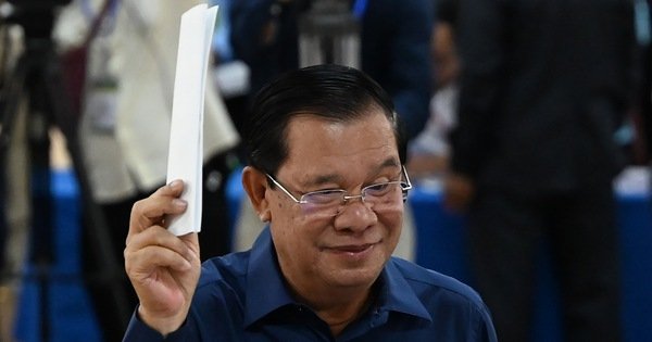 Thủ tướng Hun Sen tuyên bố từ chức