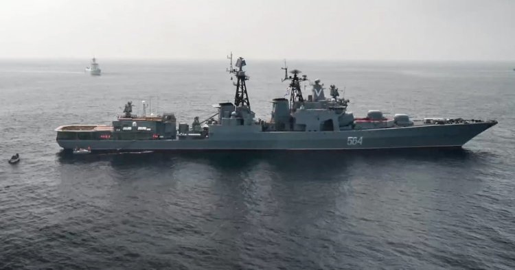 太平洋で合同パトロール 中国・ロシア海軍