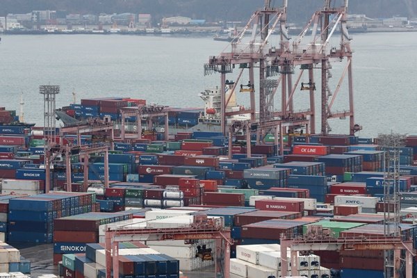 Exports Fall 15.2% in First 20 Days of July