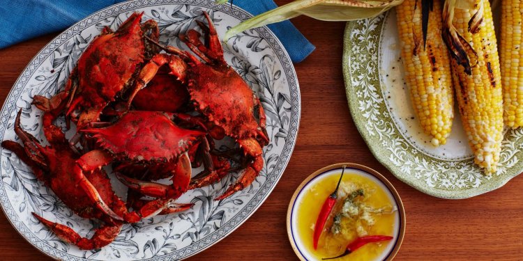 Crabs, Corn, Butter: This 3-Ingredient Feast Is a Summer Weekend Showstopper