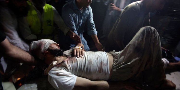 Bombing in Pakistan Kills at Least 40