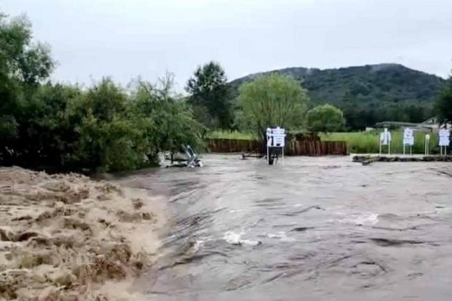 强降雨袭击黑龙江，哈尔滨平山镇被淹居民连夜转移